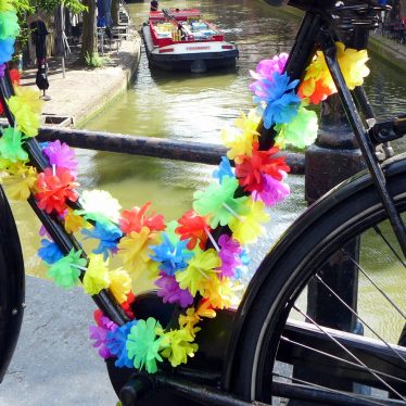 “Das Leben ist wie Fahrrad fahren. Um die  Balance zu halten,  musst du in Bewegung bleiben!” (Albert Einstein, 1879 – 1955, einer der bedeutendsten theoretischen Physiker der Wissenschaftsgeschichte)
