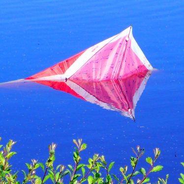 “Wir machen nichts ein zweites Mal. Es wird niemals wieder “Umbrellas” oder “Surrounded Islands” geben, niemals wieder eine verhüllte Brücke oder ein verhülltes Parlament. Jedes Projekt ist eine neue Expedition.” (Christo Wladimirow Jawaschew, Interview 2001, “Der Tagesspiegel”)